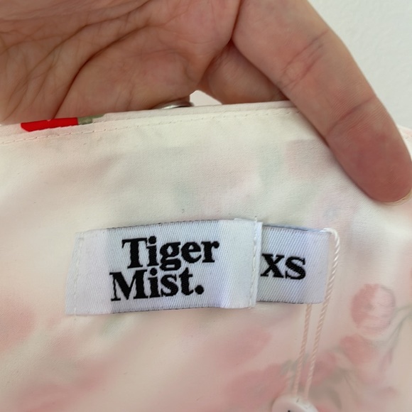 BNWT✨TIGER MIST. floral strapless mini dress - Picture 11 of 16